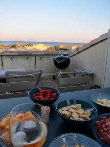 Photo de la galerie de l'établissement Duplex terrasse vue mer accès plage et piscine..., à Frontignan
