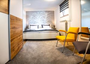 En eller flere senger på et rom på Apartments Krašna