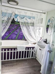 A bed or beds in a room at Olympic Railway Inn