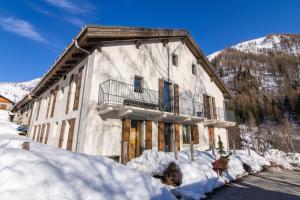 a large building with a balcony in the snow at Appartment Arsene No 6 - Happy Rentals in Le Tour