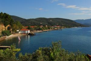 Gallery image of Zouzoulas Filoxenia - Koralia Apartments in Mil&iacute;na