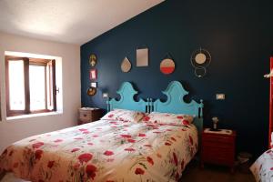 A bed or beds in a room at Casetta Nonna Augusta (Spello 9 km-Assisi 12 km)