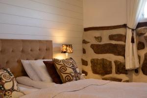 Cama o camas de una habitación en Torsborgs Gård 53 fotos más