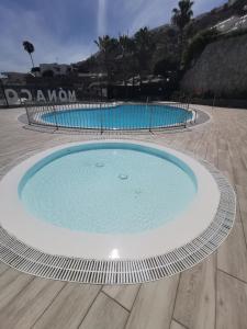 BIG sun terrace renovated 2-bedroom luxury duplex 내부 또는 인근 수영장