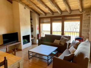 A seating area at Loft Apartamento Rural La Fresneda - Casa Vidal