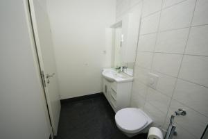 Koupelna v ubytování Hotel am Rosenplatz,24 Stunden Check in, kostenfreie Parkplätze