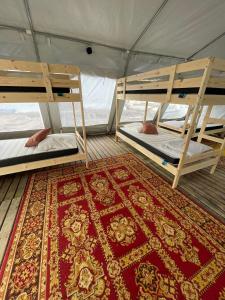 Aparra Surfcamp Auberge Hendaye客房内的一张或多张床位