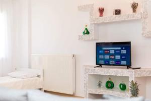 A television and/or entertainment centre at Stamatina House