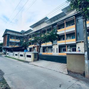 a large building with a street in front of it at Preme Apartment @maejo in Ban Pa Lan