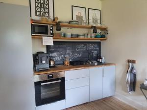 Kuchyň nebo kuchyňský kout v ubytování Edelsminde Bed & Breakfast