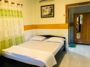 Кровать или кровати в номере Hoang Nga Garden Guesthouse