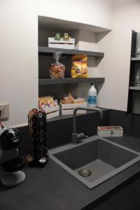 A kitchen or kitchenette at SDL luxury home Al Pavone
