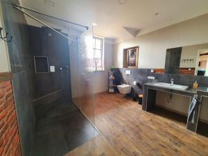 a bathroom with a shower and a sink at Alten Bahnhof Oberdorla/ Thüringen in Niederdorla