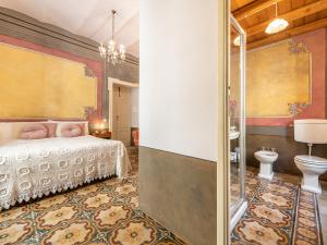 Postel nebo postele na pokoji v ubytování PALAZZO CHERCHI + 37 fotografií