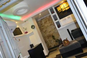 Un televizor și/sau centru de divertisment la Trinity Resort Hotel & Spa