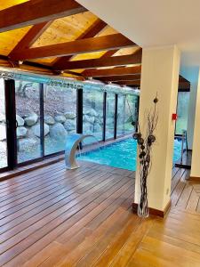 a room with a pool and a vase of flowers at Hotel Riberies & SPA in Llavorsí