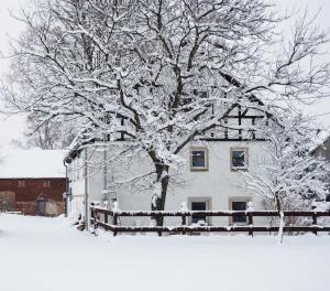 The Old Barn - uroczy, butikowy dom w malowniczej wsi, dla rodzin lub grup przyjaciół z basenem om vinteren