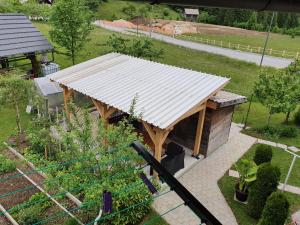 Taman di luar Sobe Ćuskić