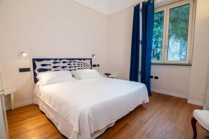 Ένα ή περισσότερα κρεβάτια σε δωμάτιο στο Villa Lara Hotel