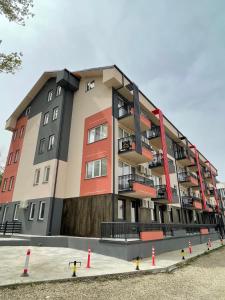 an apartment building with red and white at Vivko Apartments in Veliko Gradište