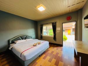 Postel nebo postele na pokoji v ubytování Benwadee Resort Pattaya