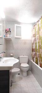 Ванная комната в Villa Olive Garden, Kastanida - Paxoi