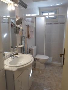 a white bathroom with a sink and a toilet at Nautic in L'Ametlla de Mar