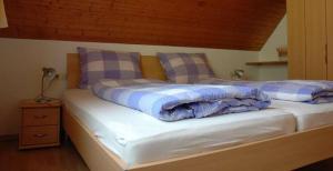 En eller flere senge i et værelse på Haldenschwarzhof + 12 billeder