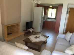 A television and/or entertainment centre at Villa Kalandra