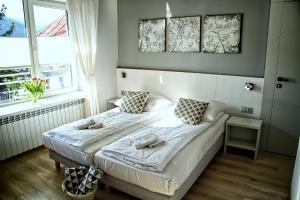 Postel nebo postele na pokoji v ubytování Kwiatowa6 Apartamenty Szczawnica
