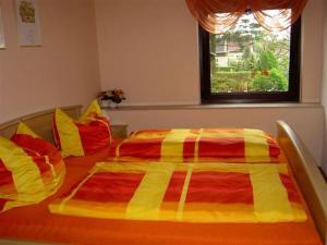 Postel nebo postele na pokoji v ubytování Ferienwohnung-der-Familie-Thierse
