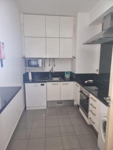 Køkken eller tekøkken på Magical Seaview (Free Parking)