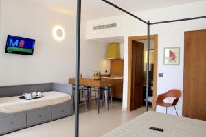 Кровать или кровати в номере Masseria Rifisa AgriResort