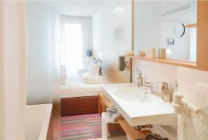Postel nebo postele na pokoji v ubytování Quality Hosts Arlberg - Hotel ANTON + 37 fotografií