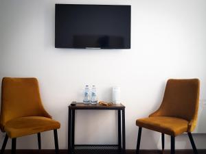 Televízia a/alebo spoločenská miestnosť v ubytovaní Topolove Rooms & Apartments