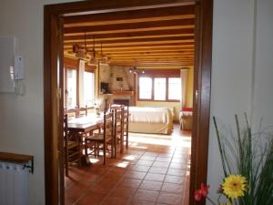 Postel nebo postele na pokoji v ubytování Casa Rural El Alcarcel + 24 fotografií