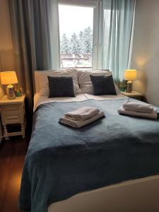 a bedroom with a large bed with two towels on it at Apartament Rodzinny in Kościelisko