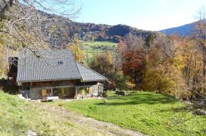 a house sitting on top of a hill at L'Aire du temps Savoyard in Ugine