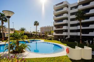 Bazén v ubytování Apartament Arenales Playa and Sun nebo v jeho okolí