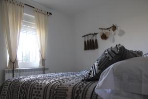 Posteľ alebo postele v izbe v ubytovaní ACAO Vivienda Uso Turístico ARRIBES del Duero