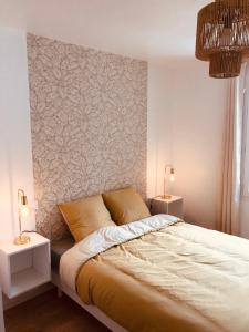 a bedroom with a bed and two lamps on tables at • CosyHouse By Janna • Terrasse - Wifi in Châtellerault