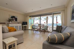 a living room with a couch and a table with chairs at DIFFERENTFLATS Morsa in Salou