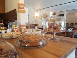 a buffet with cakes and pastries on a table at Gästehaus Vergissmeinnicht in Guteborn