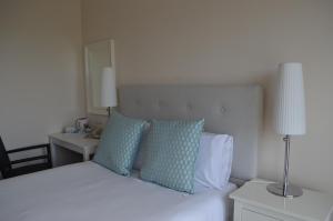 Letto o letti in una camera di The Cliff House Hotel