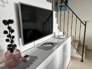 a living room with a tv on a white counter at Maj Premium Apartment 4 Sterne - neu renoviert in Poreč