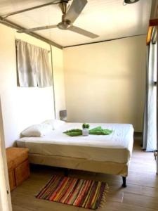 Säng eller sängar i ett rum på La Barca Lodge