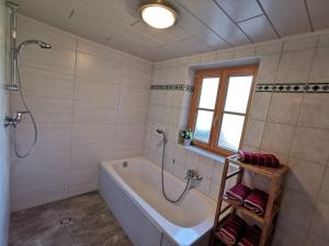 Koupelna v ubytování Ferienhaus Rosl am Grundlsee