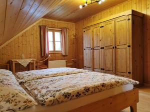 Postel nebo postele na pokoji v ubytování Ferienhaus Rosl am Grundlsee