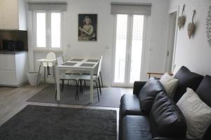 a living room with a couch and a table with chairs at Casa Onda Spot in Nazaré