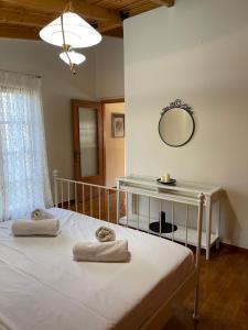 Postel nebo postele na pokoji v ubytování Alepochori Apartments + 37 fotografií